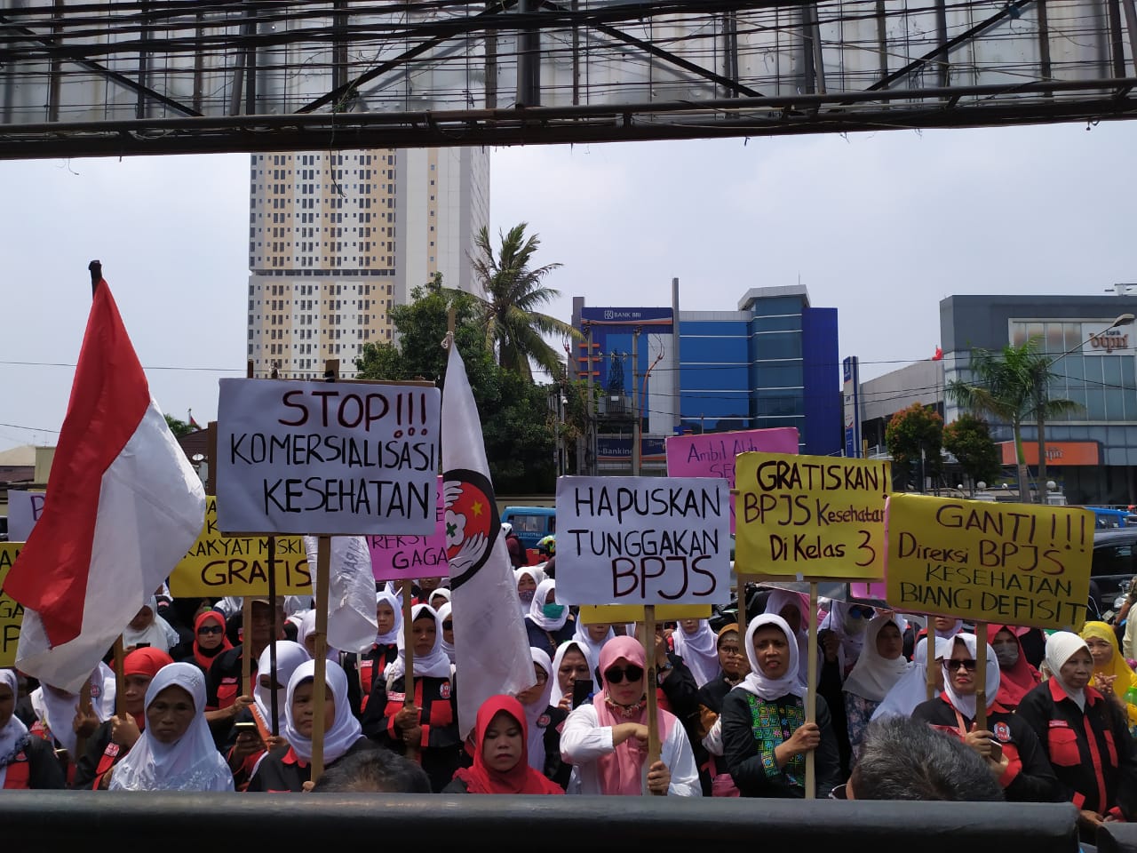 Warga Depok Unjuk Rasa Tolak Kenaikan Iuran BPJS Kesehatan