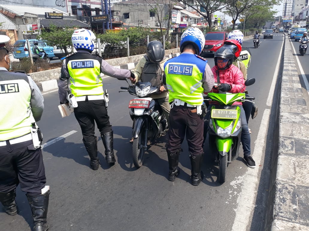 Ratusan Motor Ditilang di Jalan Margonda, Warga Sebut Tak Adil