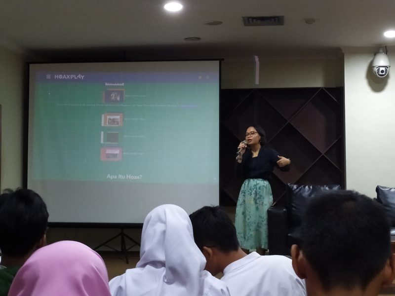 Mari Berantas Hoaks dengan Platform Hoaxplay.com