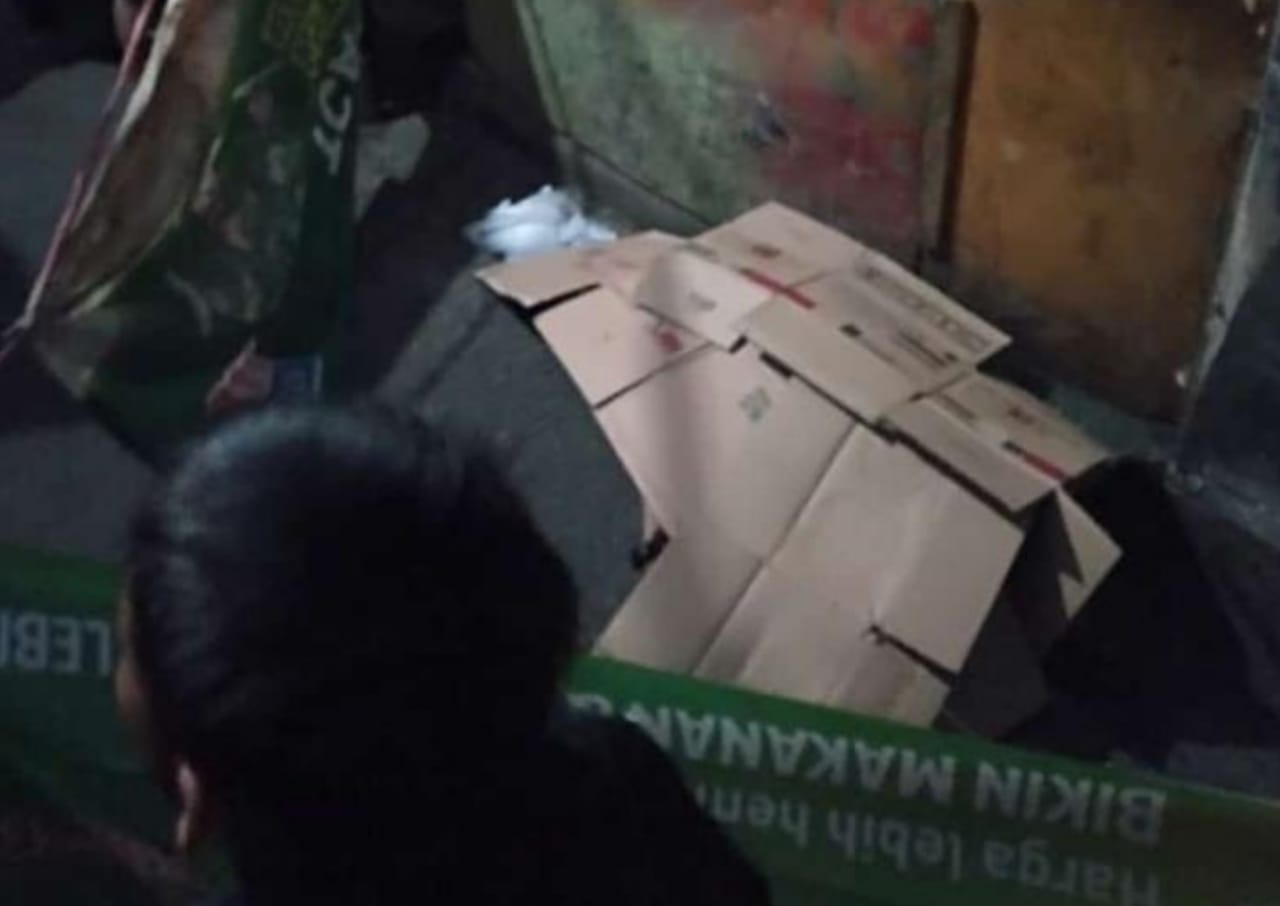 Pria Bersimbah Darah Diduga Tewas Dibunuh di Pasar Pal Depok