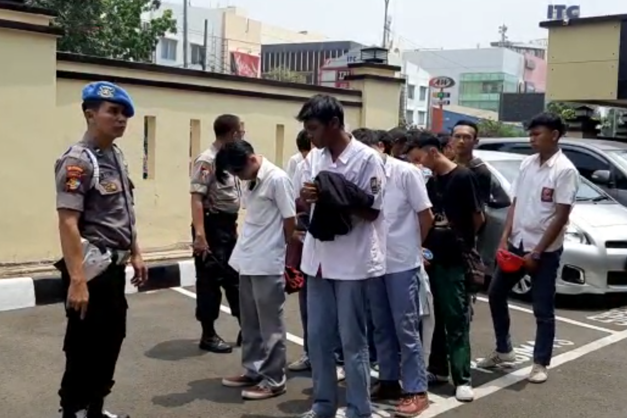 Menelusuri Keributan Antara Pelajar dan Aparat di Stasiun Depok Baru
