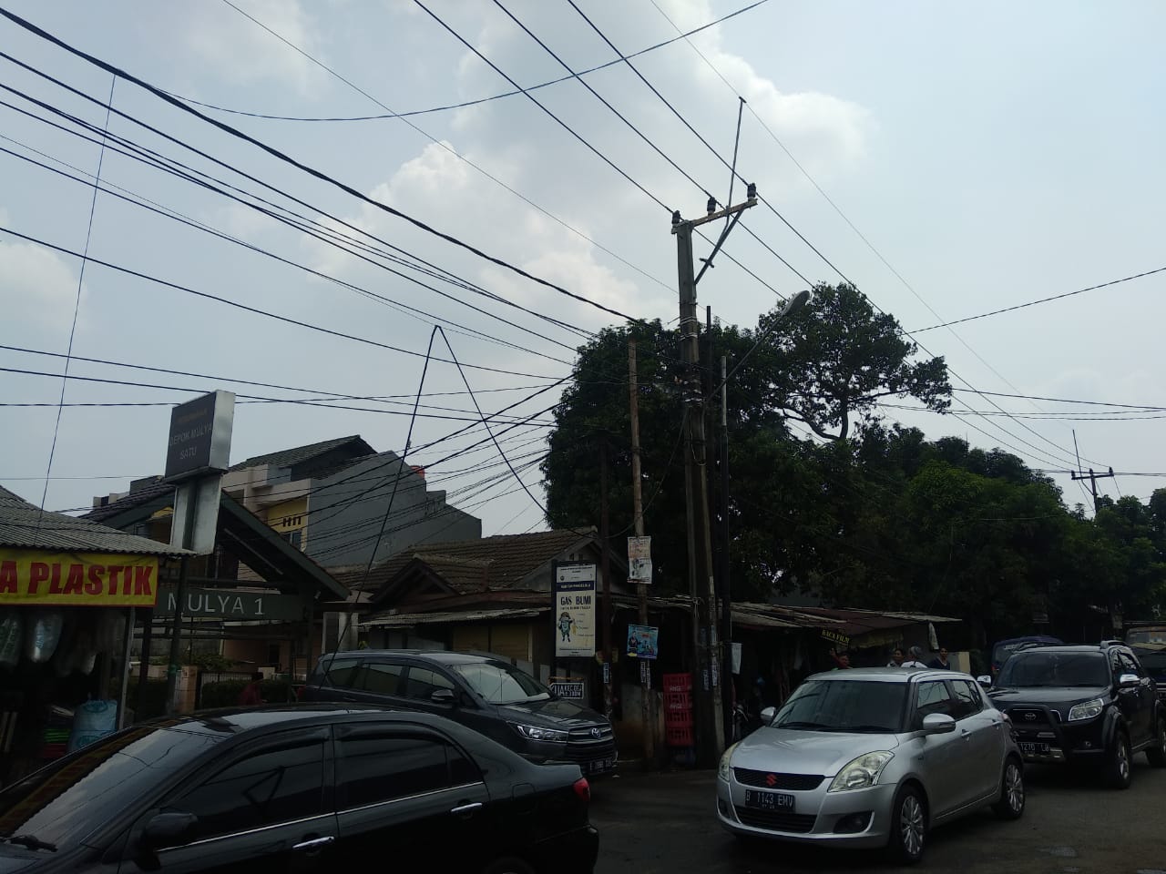 Tiang Listrik Terbakar, Lalu Lintas di Jalan Beji Sempat Tersendat