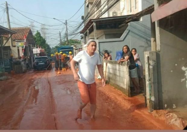 Viral Pasha Ungu Ngamuk, Lumpur Galian Proyek PLN Luber ke Jalan