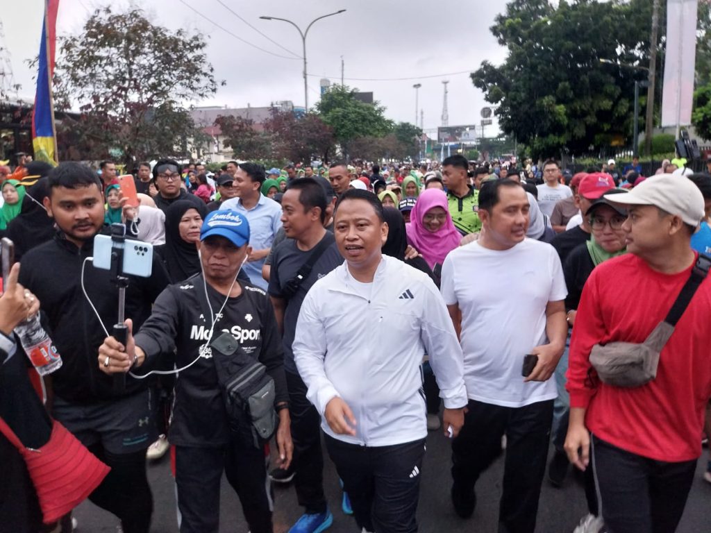 Wali Kota Depok Supian Suri saat CFD di Jalan Margonda