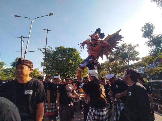 Ribuan Warga Antusias Nonton Ogoh-Ogoh, Reog Ponorogo dan Barongsai di Lebaran Depok 2025