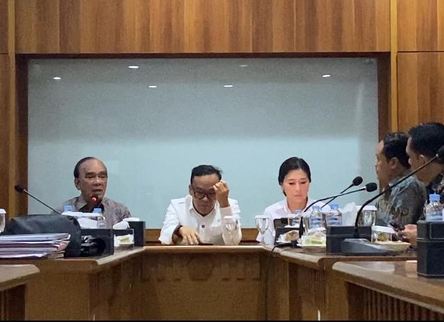 Korban Pelecehan Eks Rektor UP Nangis Depan Wamen PPA dan Wamenaker Karena Disebut Sebagai ‘Ani-ani’ dan Cari Panggung