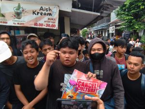 Alumni SMPN 3 Depok demo tuntut kasus pelecehan diusut