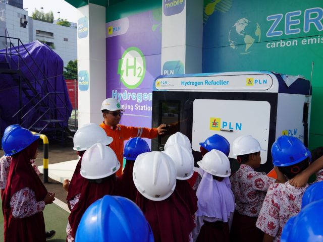 Sambut Hari Lingkungan Hidup, PLN Indonesia Power Ajak Siswa SDN 03 Kota Bambu Kunjungi Hydrogen Center di PLTD Senayan