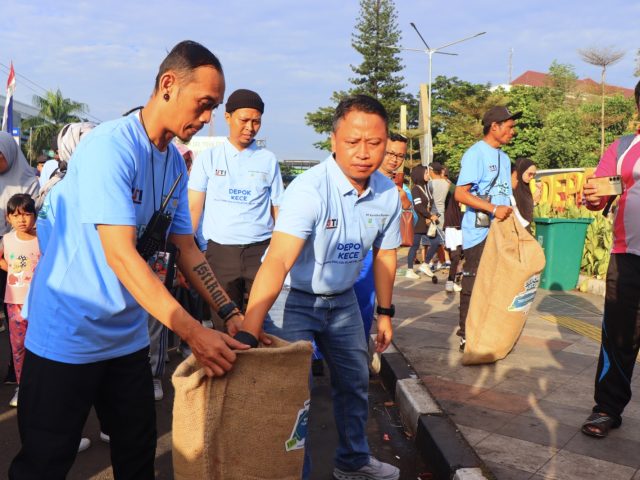 Begini Kekompakan Wali Kota, Wakapolres dan Dandim Depok Saat Lihat Sampah di Area CFD, Satset Langsung Ambil dan Diikuti Warga