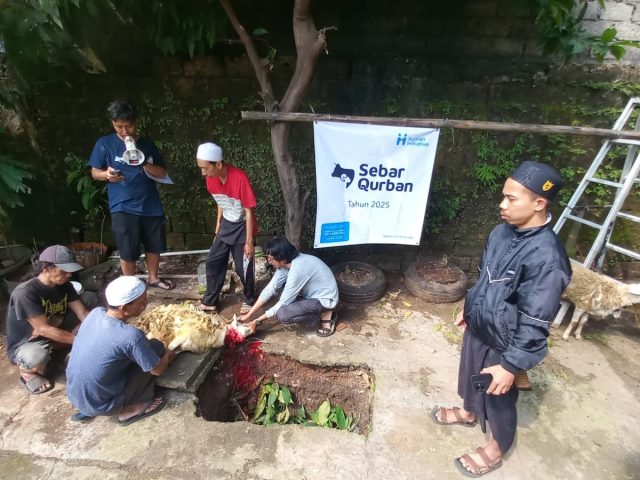 IJTI Depok Kolaborasi dengan Human Initiative dan PT Karabha Salurkan Daging Kurban Bagi Driver Ambulan