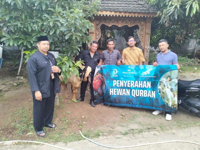DMall Bagikan Hewan Qurban Bagi Warga Kurang Mampu dan Dhuafa