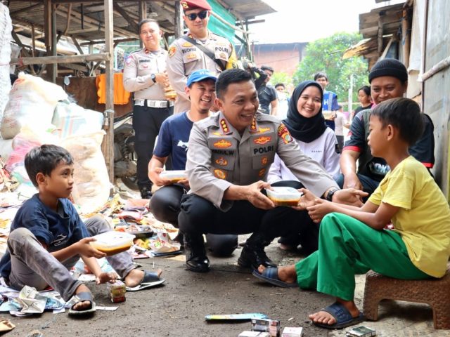 Keseruan Warga Slum Area di Depok Menikmati Masakan Chef Hotel