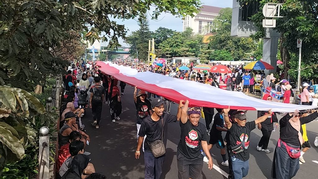 Kirab bendera Merah Putih di CFD Depok