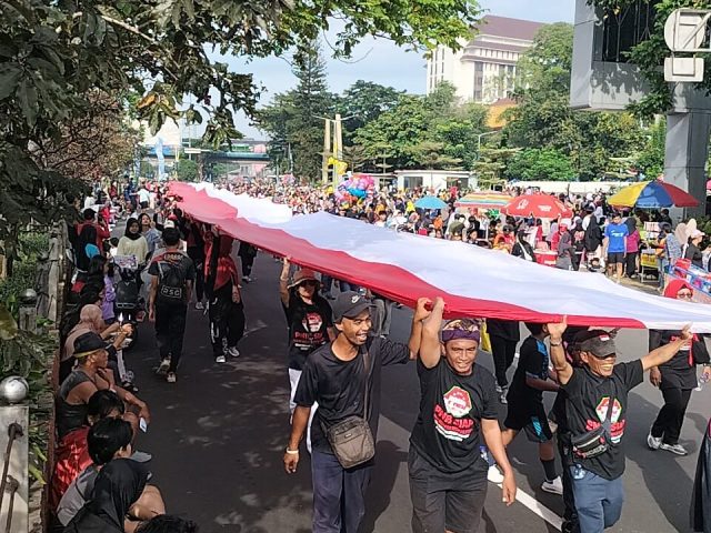 Kirab Bendera Merah Putih Sepanjang 250 Meter Ramaikan CFD Depok di Hari Lahir Pancasila