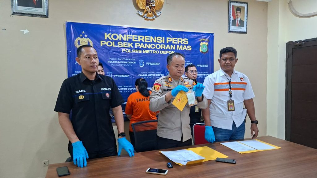 pencurrian toko emas