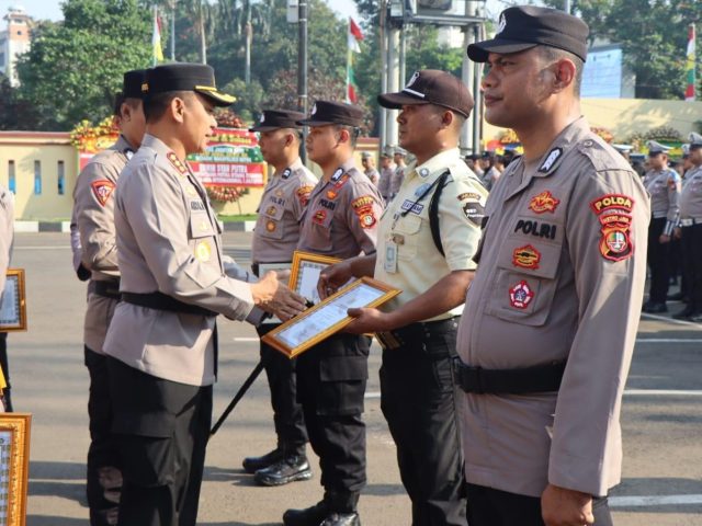 Berkat Aksi Heroiknya Gagalkan Pencurian, Dua Warga Depok Dapat Penghargaan Dari Kapolres