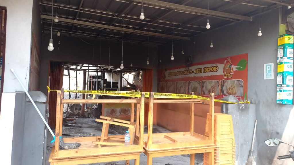 Kebkaaran warung di Beji