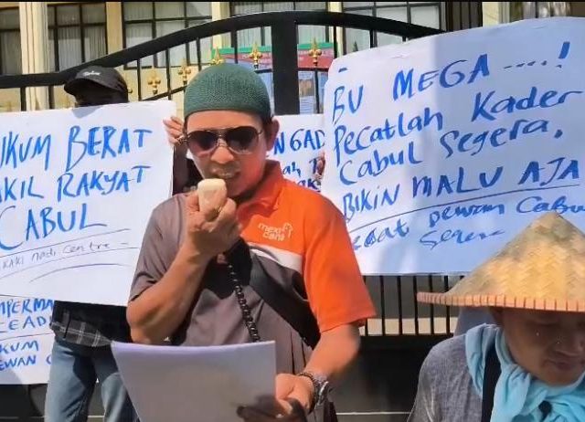 Aliansi Masyarakat Anti Cabul Minta Rudy Kurniawan Dihukum Berat