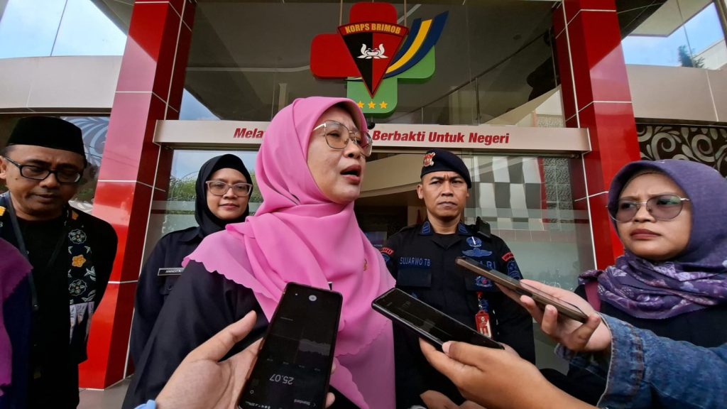 Kadinkes Depok, Mary Liziawaty