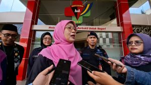 Kadinkes Depok, Mary Liziawaty