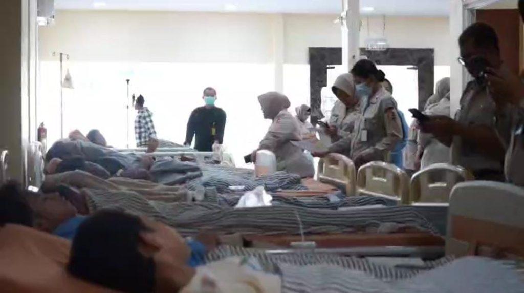 RS Brimob rawat korban keracunan