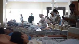 RS Brimob rawat korban keracunan