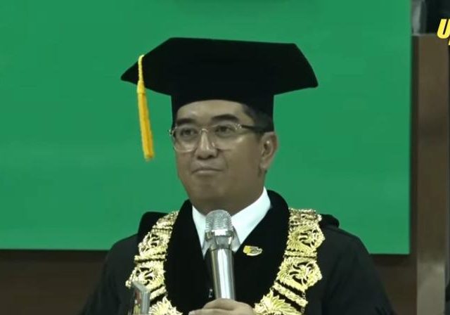 Jleb, Rektor UI Diteriaki ‘Zionis’ di Hadapan Ribuan Wisudawan