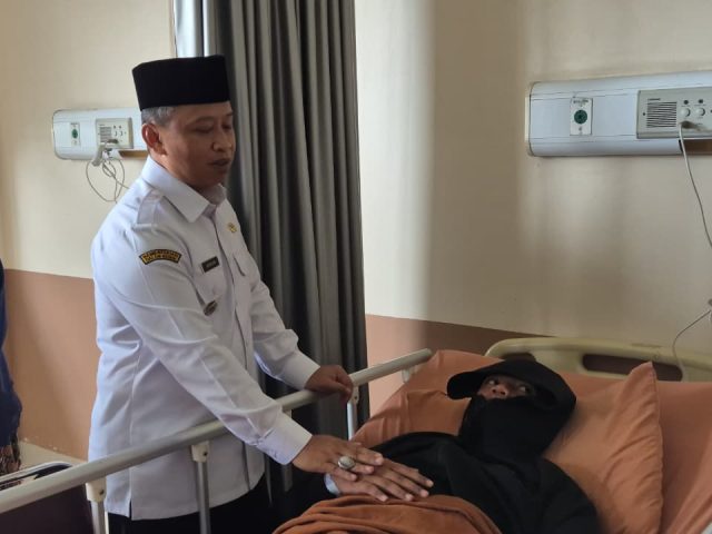 Wali Kota Depok Jenguk Santri Korban Keracunan di RS Brimob: Tersisa 9 Santri Dirawat