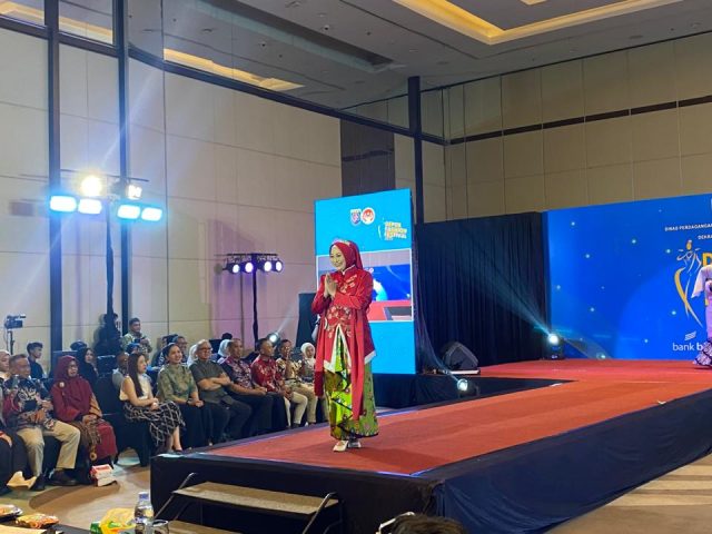 Karya Desainer Depok Tampil di DeFF 2025, Cing Ikah: Semuanya Keren