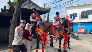 Pasukan Berkuda di Akses UI