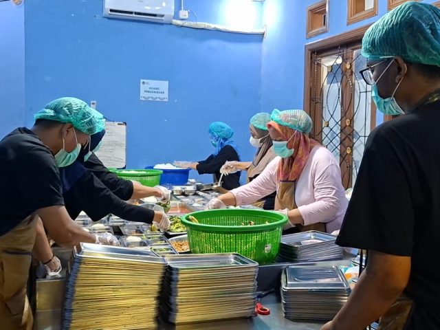 Viral Menu MBG Potongan Kentang Hingga Kulit Pangsit, Kepala SPPG Mampang 1 Akui Tampilan Kurang Menarik