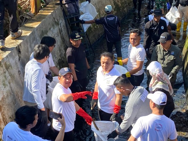 Cegah Sampah Masuk ke Aliran Sungai Cipinang, KLH dan Pemkot Depok akan Buat Wetland