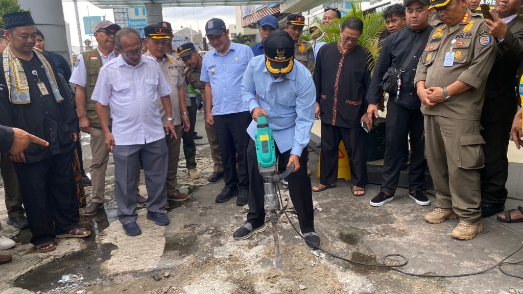 Wali tinjau drainase Detos