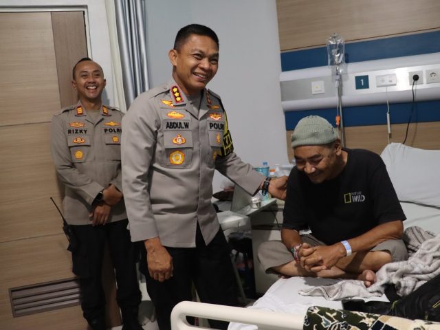 Ceria, Begini Momen Wartawan  Metro TV Saat Dijenguk Kapolres di RS