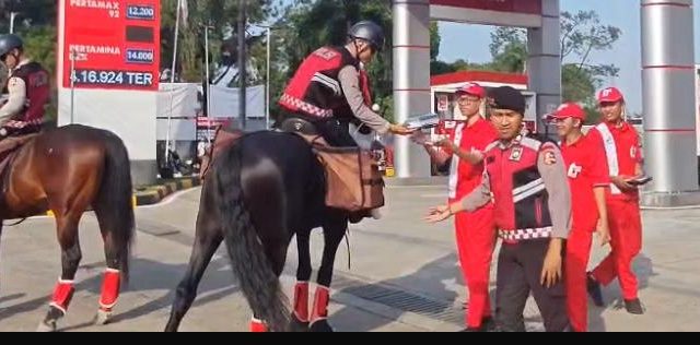 Heboh Ada Pasukan Berkuda di Jalan Raya Bogor