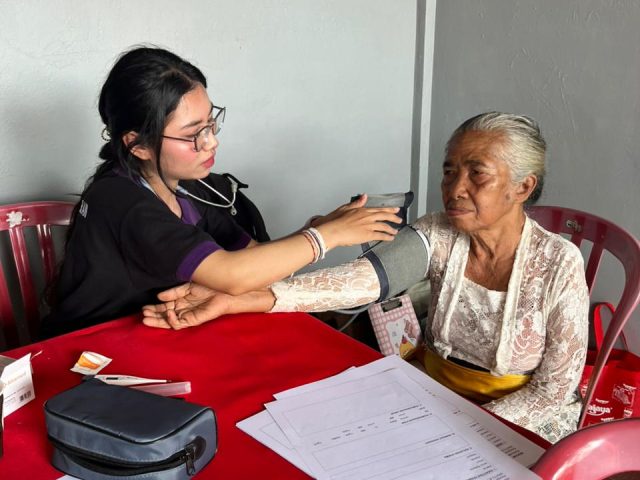 UI dan Undiksha Gelar Pemeriksaan Gratis hingga Ungkap Potensi Budaya Desa Sawan