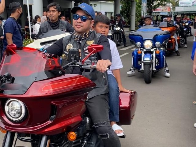 Meriah, Puluhan Anak-anak Peserta Sunatan Massal Diarak Pakai Motor Harley Davidson