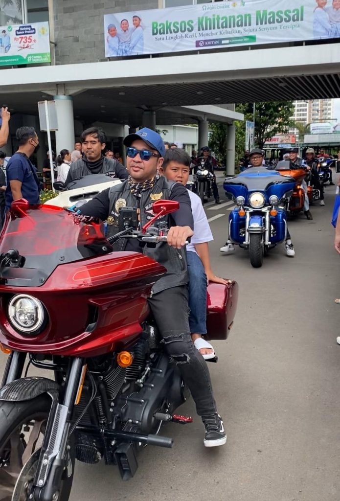 Khitanan massal naek Harley