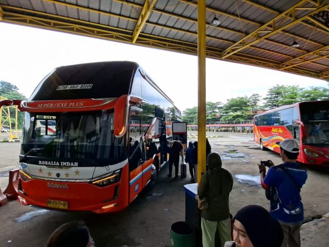 Jelang Nataru, Lonjakan Penumpang di Terminal Jatijajar Sampai 800 Orang Sehari