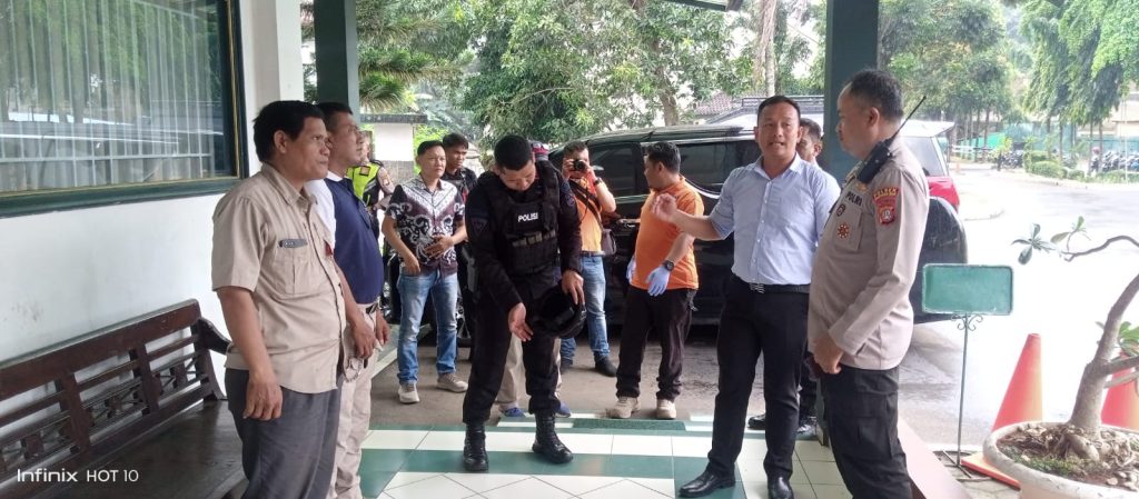 Polisi sisir bom