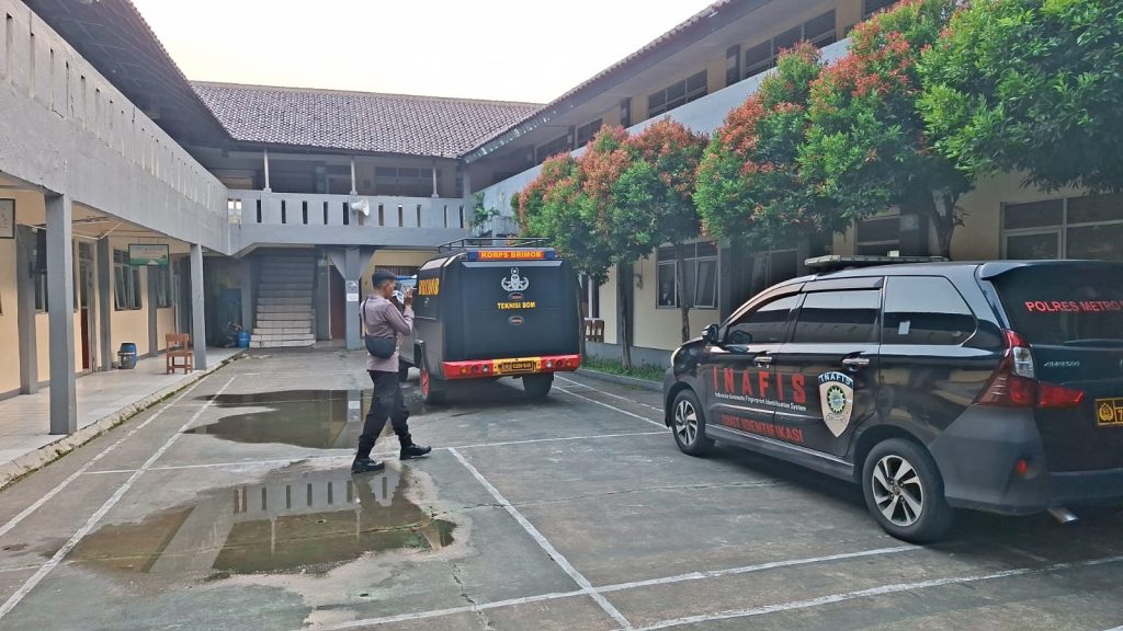 Pengamanan sekolah pasca teror bom