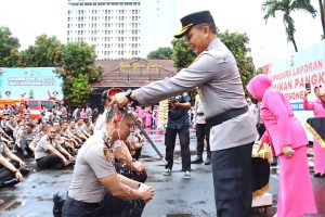 195 Personel Polres Depok Naik Pangkat