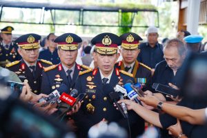 Kapolri Listyo Sigit saat pemakaman Eyang Meri