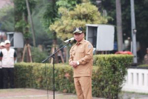 Wali Kota Depok Supian Suri saat apel di Balaikota