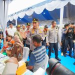 Tinjau Hunian Sementara Korban Bencana di Tapteng, Kapolri-Ketua Komisi IV Salurkan 16 Truk Bantuan Kemanusiaan