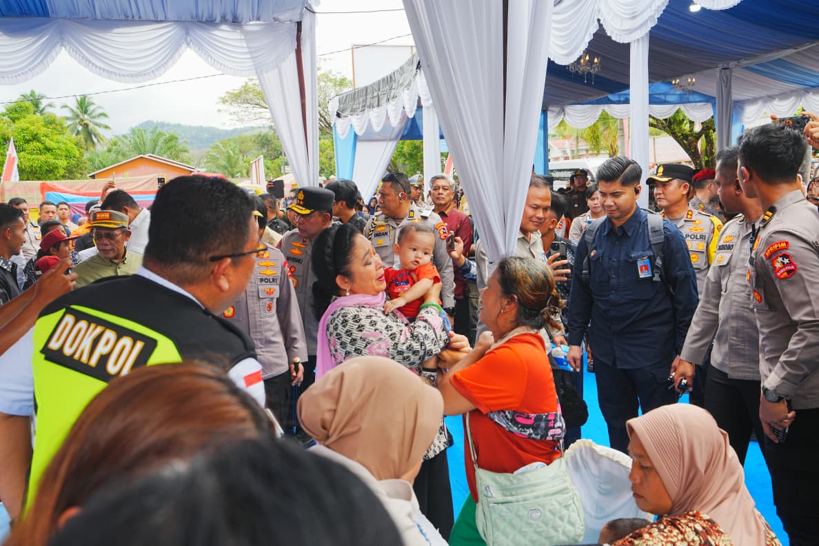 Titiek Soeharto tinjau Huntara