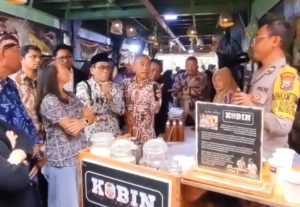 Cak Kobin dekatkan polisi dengan warga
