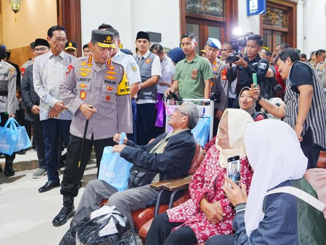 Tinjau Stasiun Tugu DIY, Kapolri Pastikan Puncak Arus Mudik Berjalan Aman