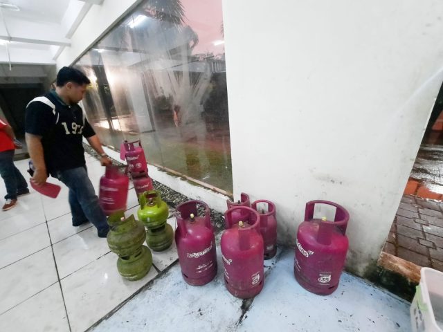 Tergiur Cuan Besar, Bapak-Bapak Ini Nekat Oplos Gas Subsidi