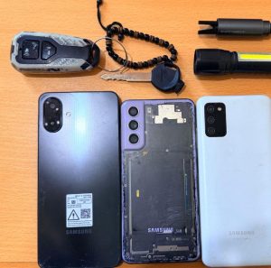 Barang hasil curian pecah kaca